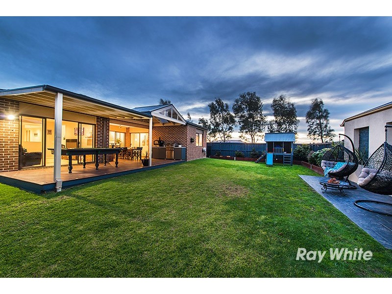 2 Thunderbolt Drive, Cranbourne East VIC 3977