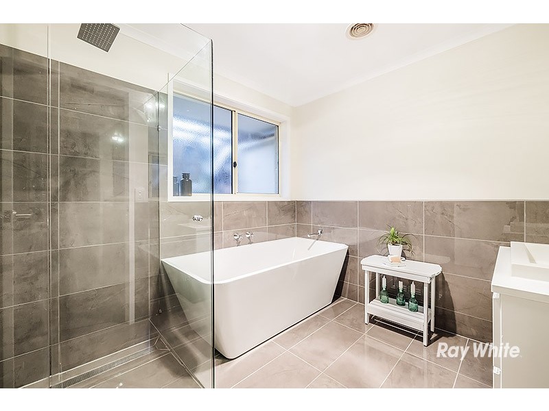 22 Forsyth Court, Cranbourne North VIC 3977