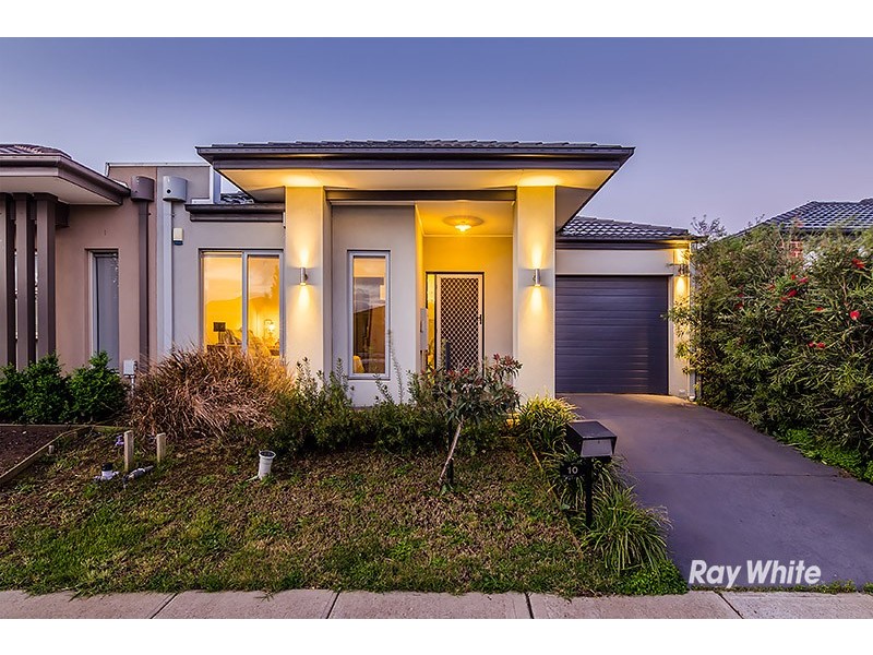 10 Jutland Close, Clyde North VIC 3978