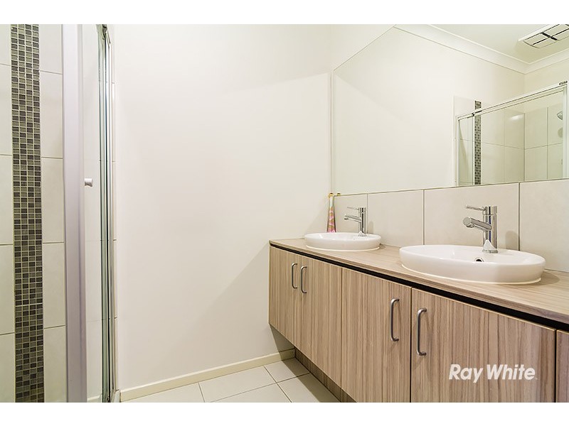 10 Jutland Close, Clyde North VIC 3978