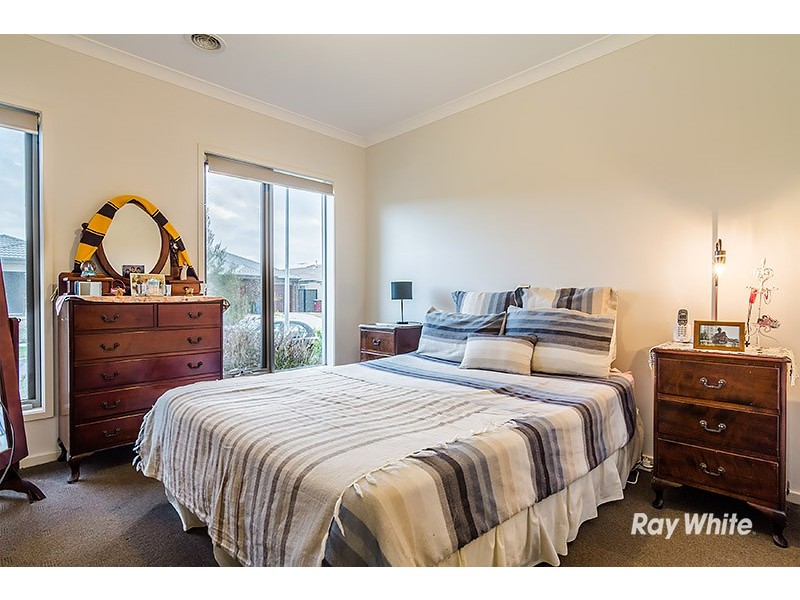10 Jutland Close, Clyde North VIC 3978