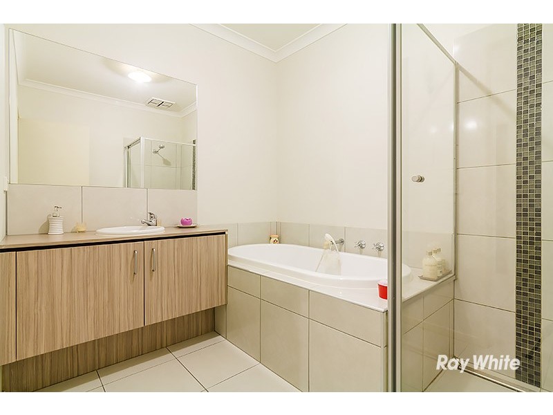 10 Jutland Close, Clyde North VIC 3978