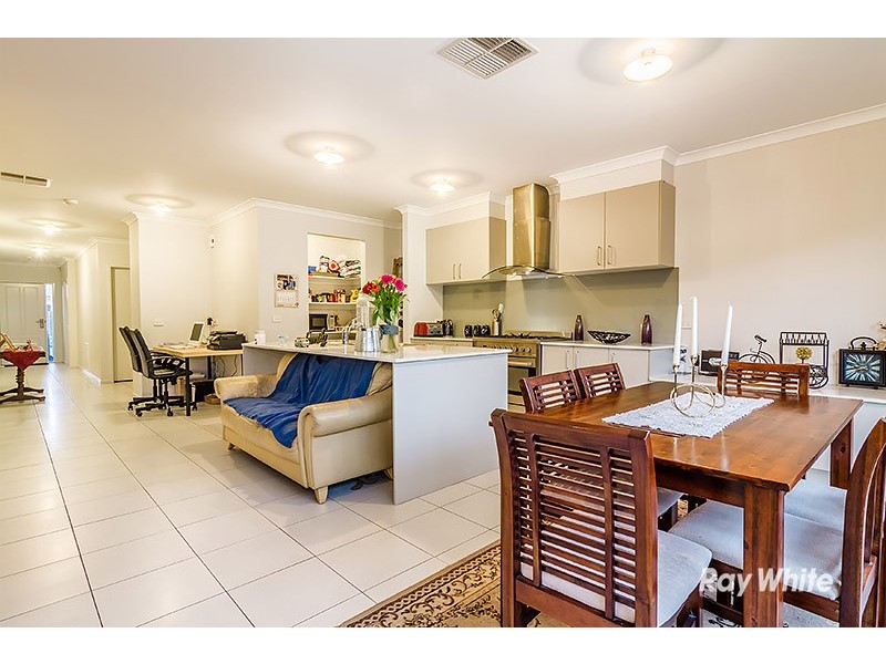 10 Jutland Close, Clyde North VIC 3978