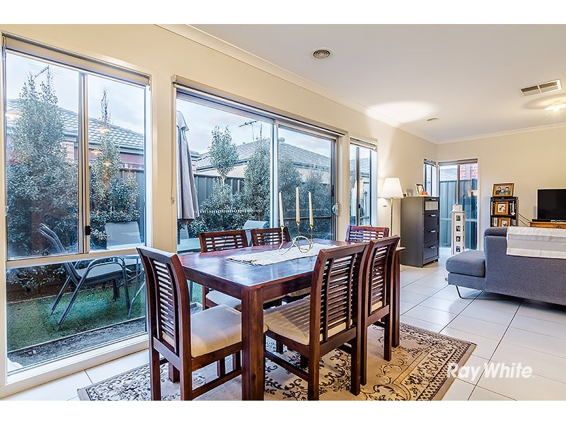 10 Jutland Close, Clyde North VIC 3978