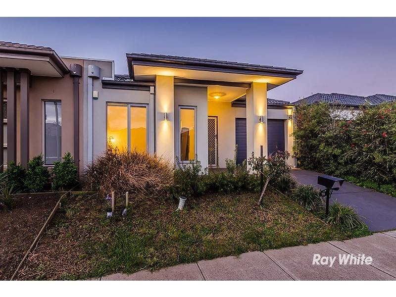 10 Jutland Close, Clyde North VIC 3978