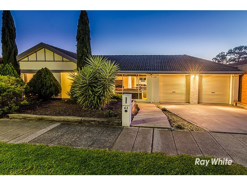63 Hutchinson Drive, Lynbrook VIC 3975
