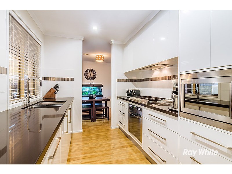 63 Hutchinson Drive, Lynbrook VIC 3975