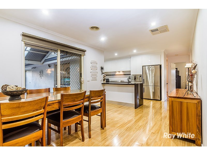 63 Hutchinson Drive, Lynbrook VIC 3975