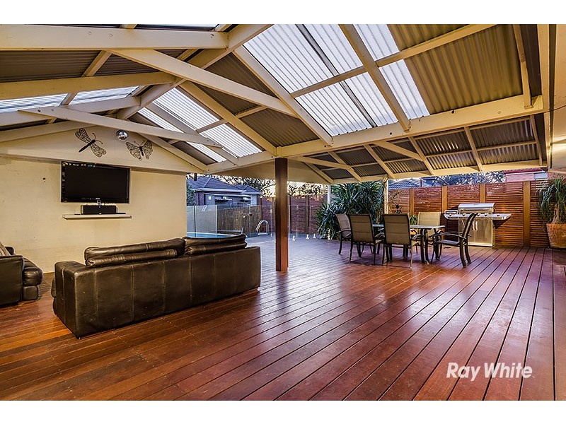 63 Hutchinson Drive, Lynbrook VIC 3975