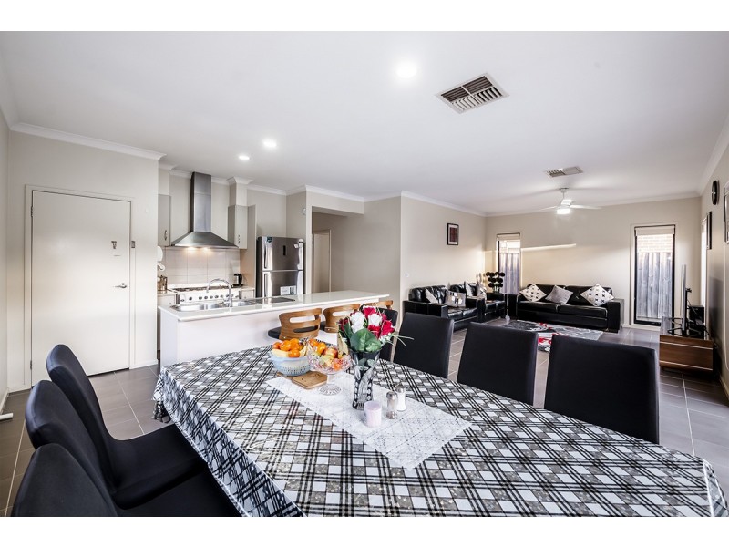 4 Staffordshire Place, Lyndhurst VIC 3975