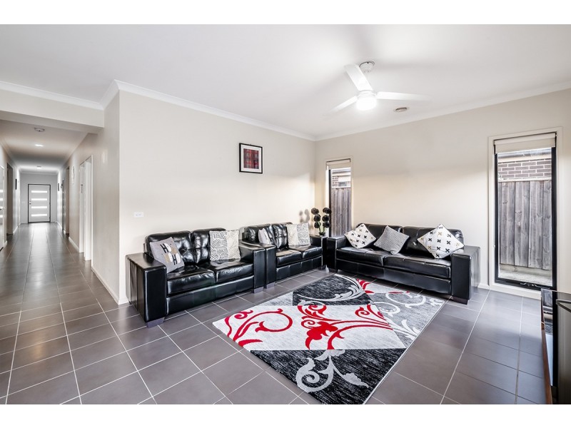 4 Staffordshire Place, Lyndhurst VIC 3975