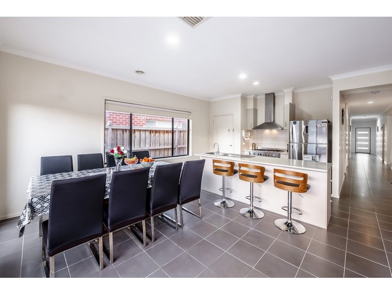 4 Staffordshire Place, Lyndhurst VIC 3975