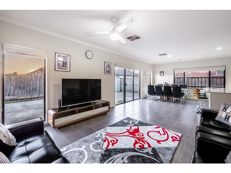 4 Staffordshire Place, Lyndhurst VIC 3975