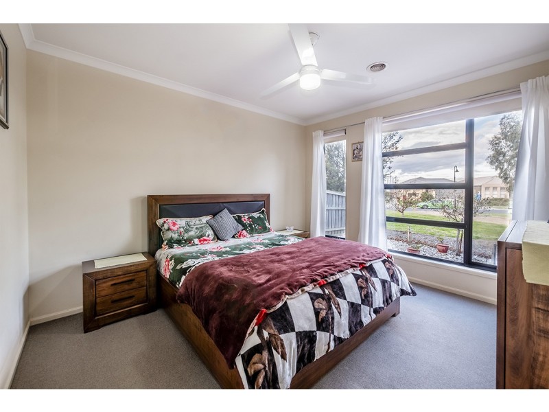 4 Staffordshire Place, Lyndhurst VIC 3975