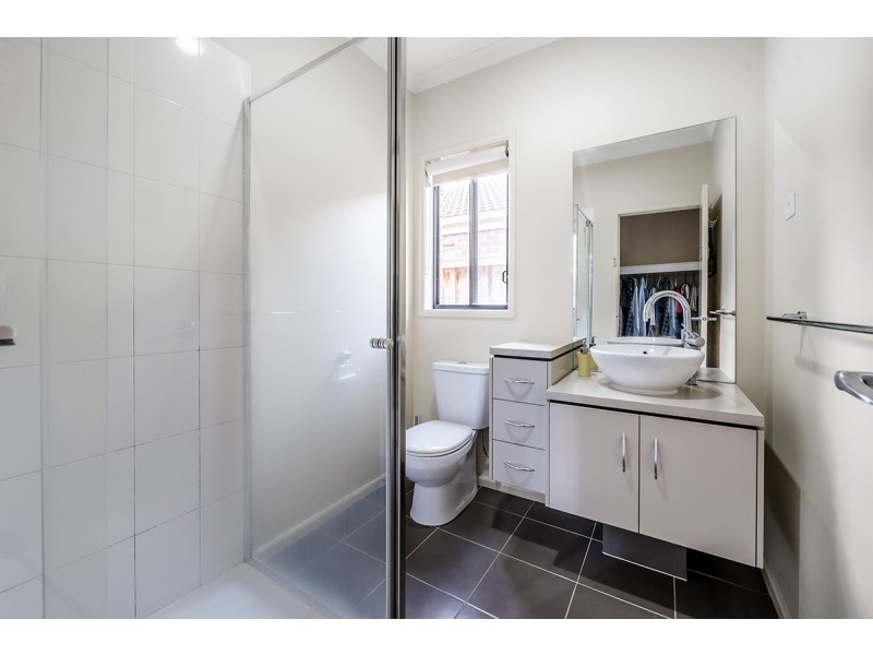 4 Staffordshire Place, Lyndhurst VIC 3975