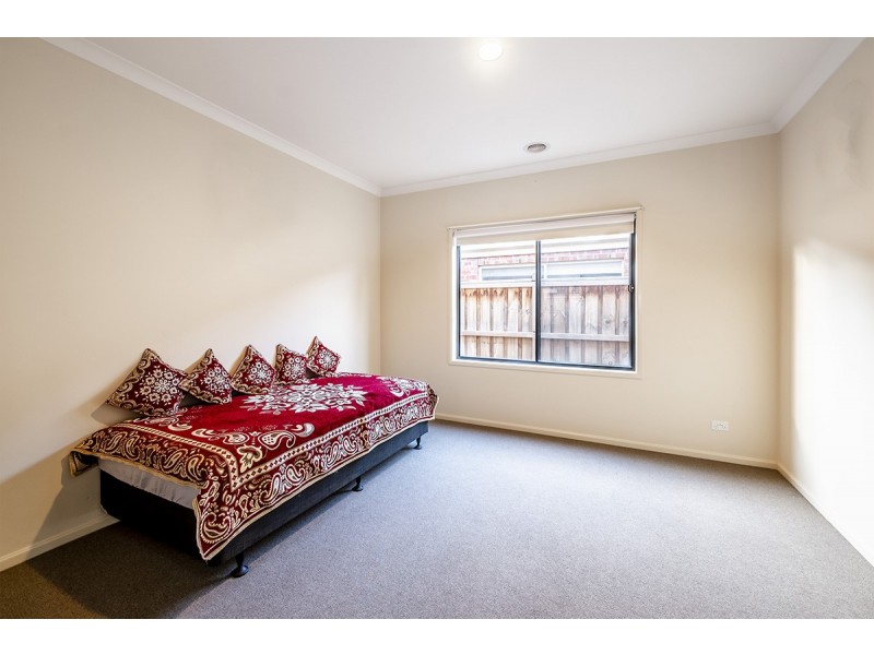 4 Staffordshire Place, Lyndhurst VIC 3975