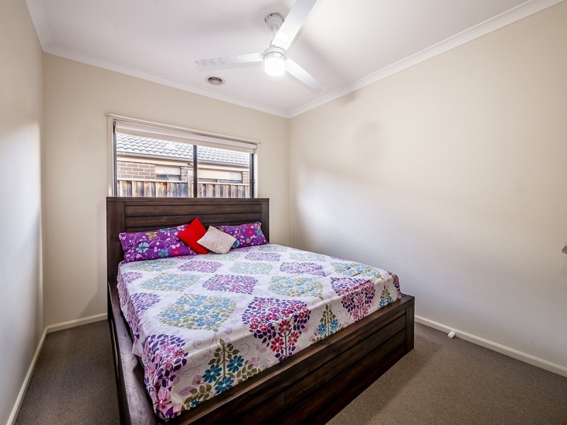 4 Staffordshire Place, Lyndhurst VIC 3975