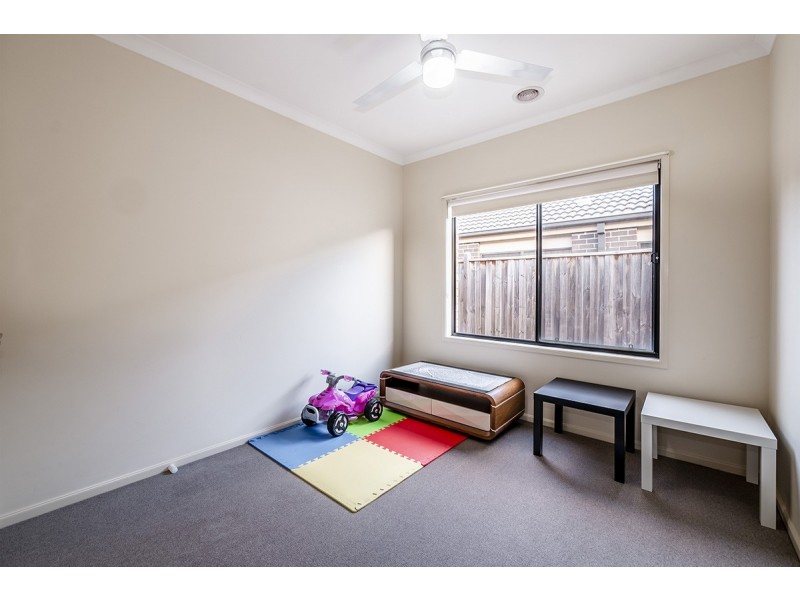 4 Staffordshire Place, Lyndhurst VIC 3975