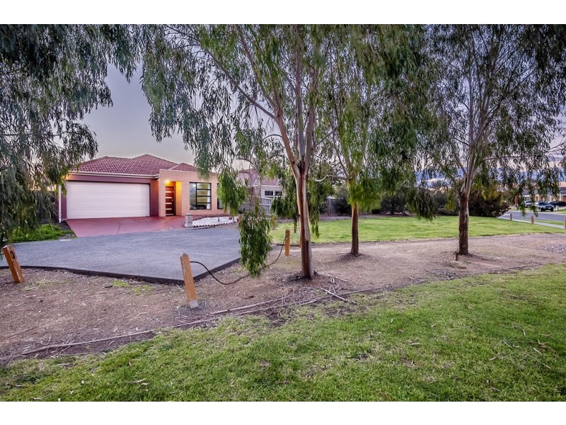 4 Staffordshire Place, Lyndhurst VIC 3975