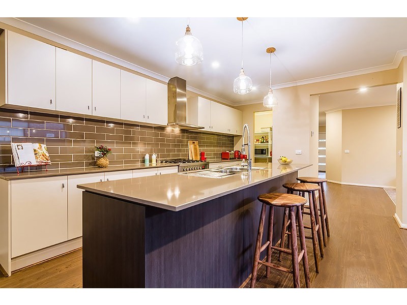 6 Tawleed Grove, Clyde North VIC 3978