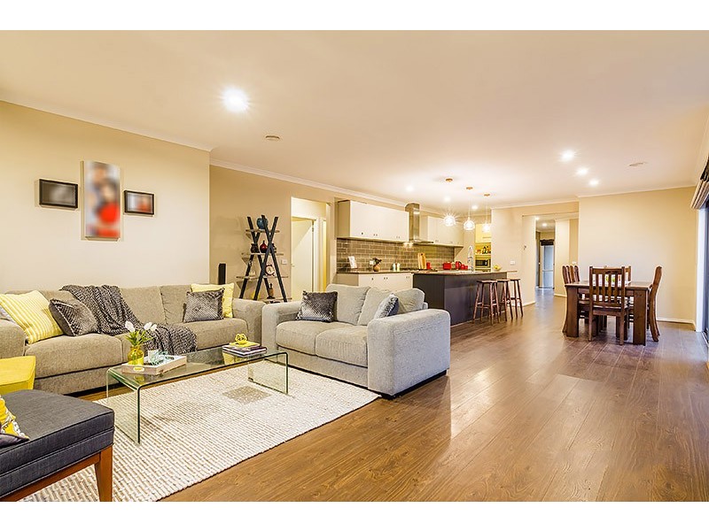 6 Tawleed Grove, Clyde North VIC 3978