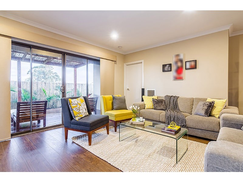 6 Tawleed Grove, Clyde North VIC 3978