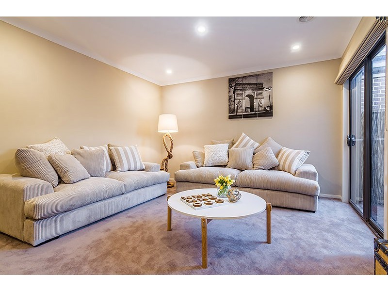 6 Tawleed Grove, Clyde North VIC 3978