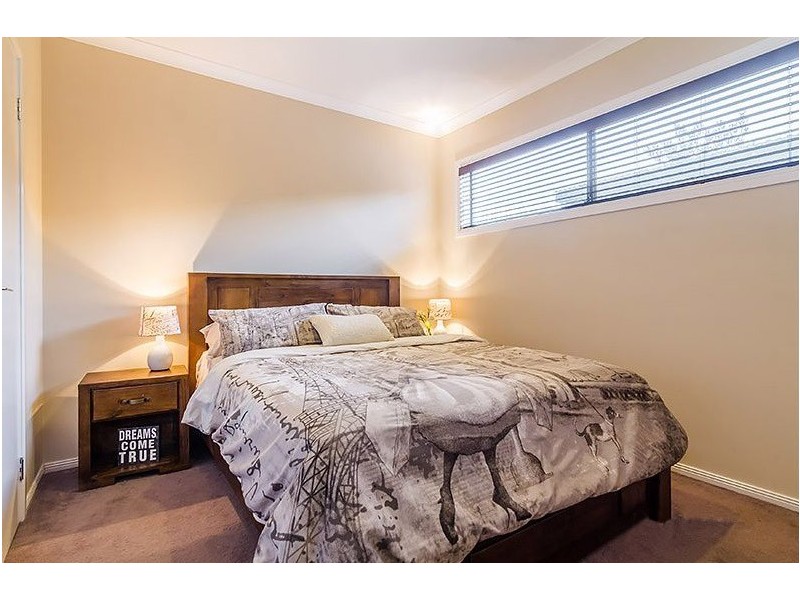 6 Tawleed Grove, Clyde North VIC 3978