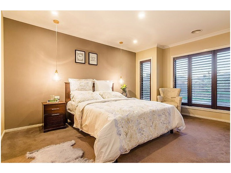 6 Tawleed Grove, Clyde North VIC 3978