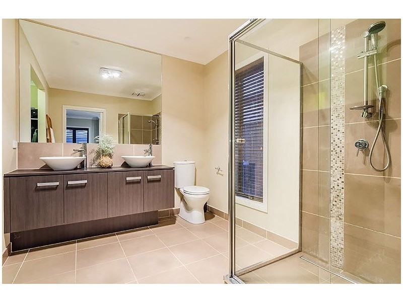 6 Tawleed Grove, Clyde North VIC 3978