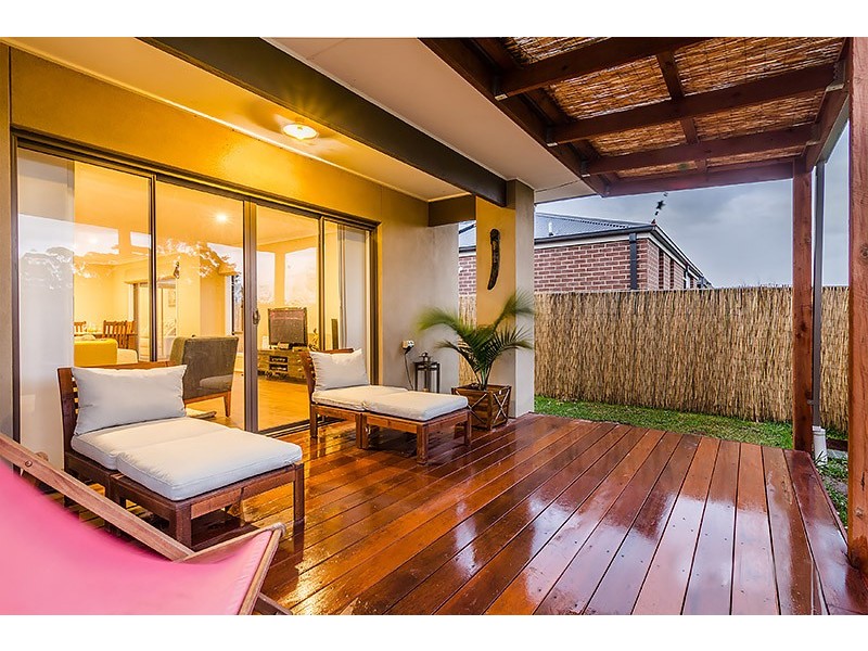 6 Tawleed Grove, Clyde North VIC 3978