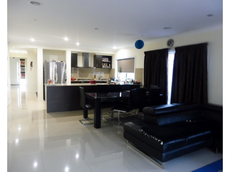 62 City Vista Circuit, Cranbourne West VIC 3977