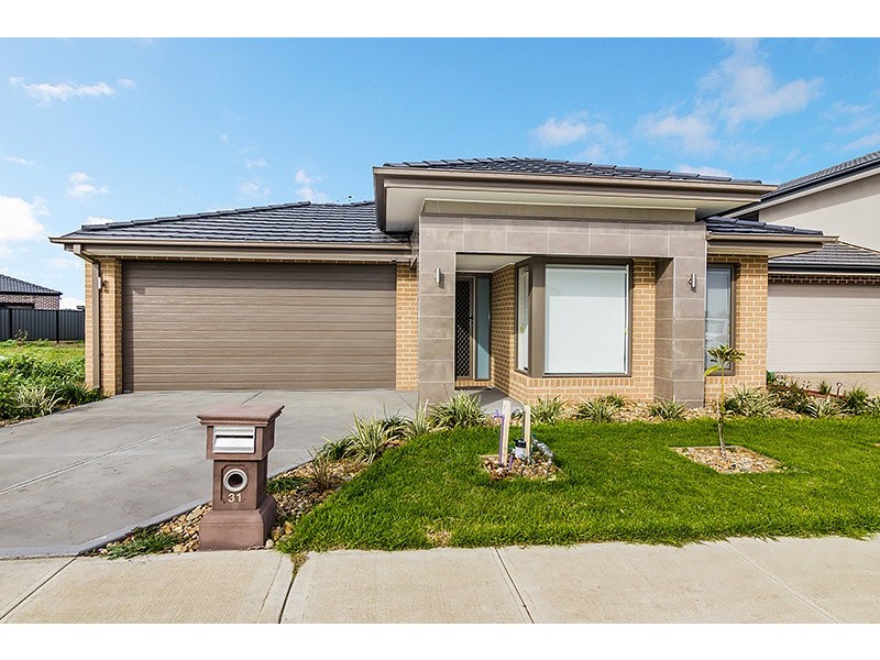 31 Wilkiea Crescent, Cranbourne North VIC 3977