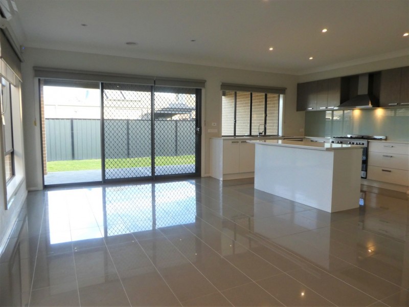 31 Wilkiea Crescent, Cranbourne North VIC 3977