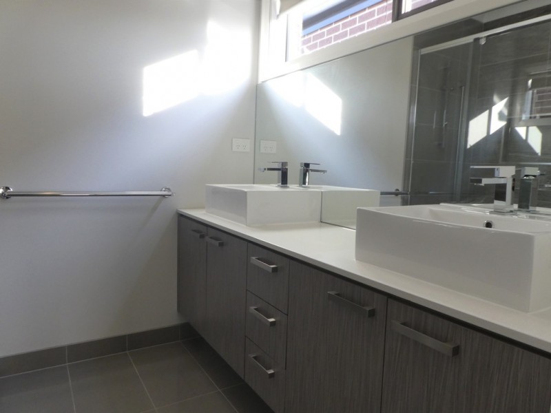 31 Wilkiea Crescent, Cranbourne North VIC 3977