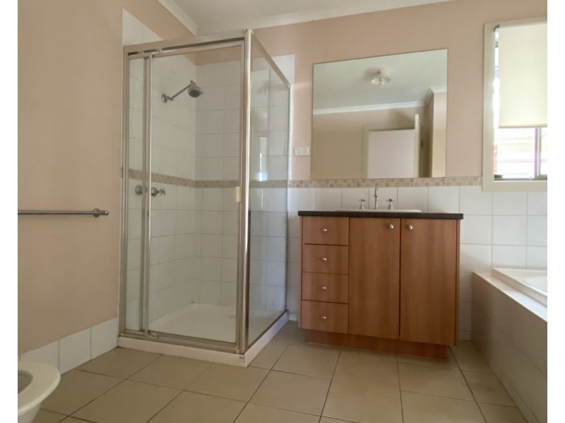 77 Fairhaven Boulevard, Cranbourne West VIC 3977