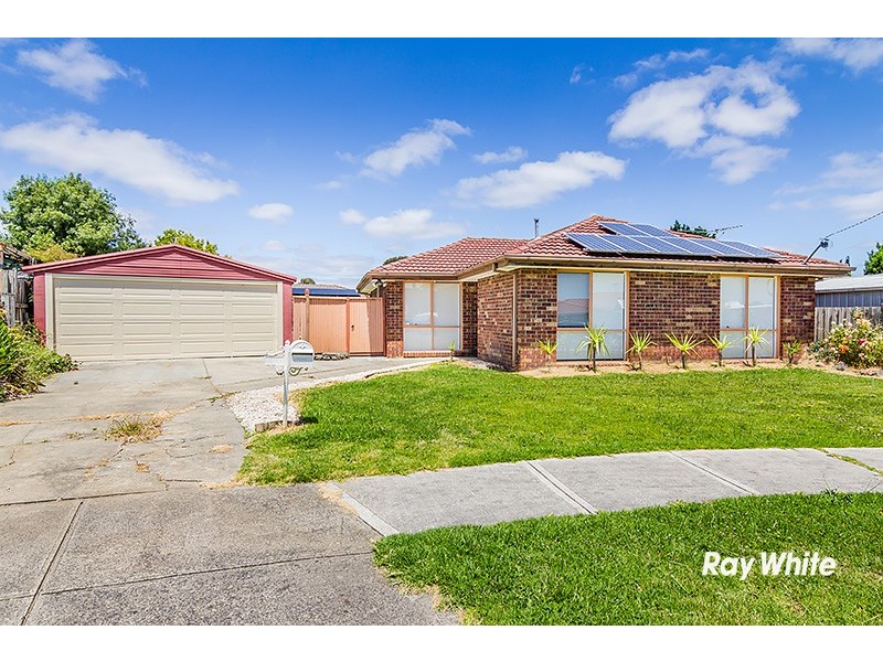 17 Jindalee Gardens, Cranbourne West VIC 3977