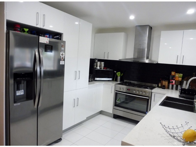 17 Jindalee Gardens, Cranbourne West VIC 3977