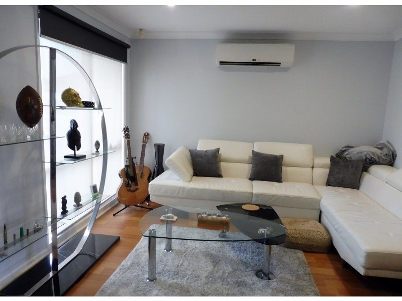 17 Jindalee Gardens, Cranbourne West VIC 3977