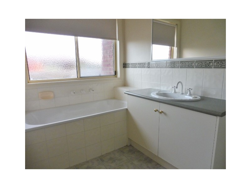 2 Grevillea Place, Pakenham VIC 3810