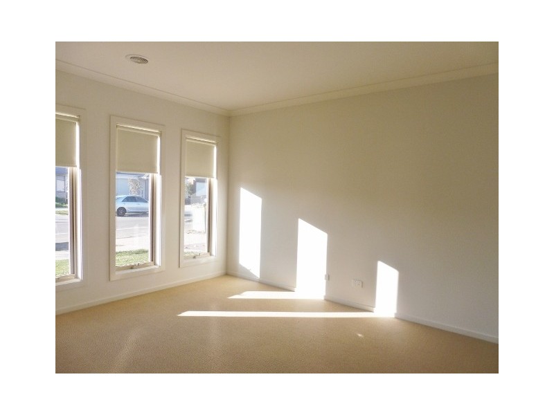 21 Anfield Road, Clyde North VIC 3978