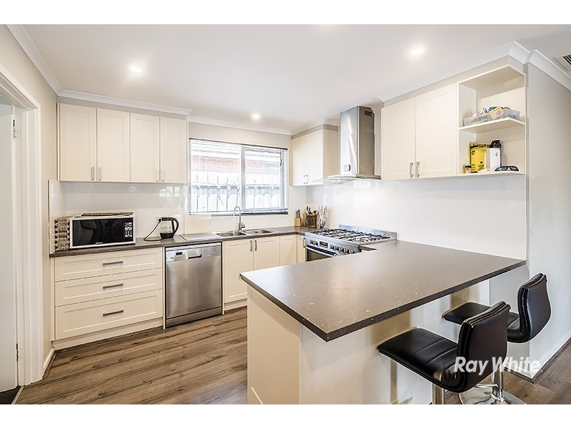 13 Annand Close, Cranbourne West VIC 3977