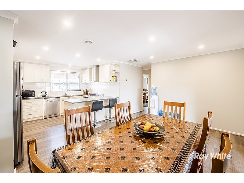 13 Annand Close, Cranbourne West VIC 3977