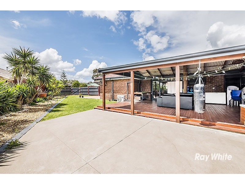 13 Annand Close, Cranbourne West VIC 3977