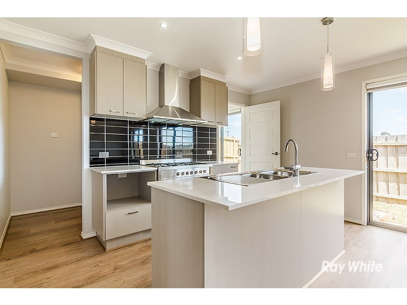 24 Saloon Circuit, Clyde North VIC 3978