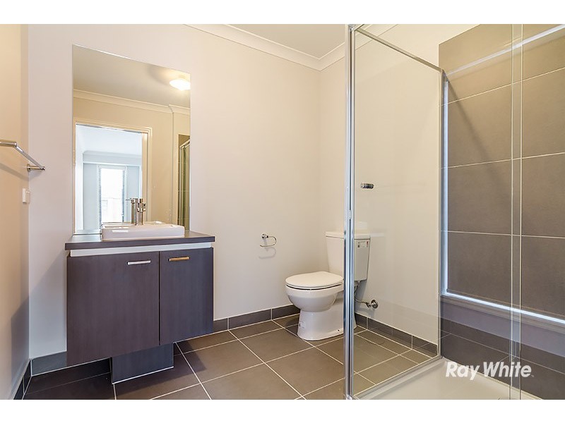 24 Saloon Circuit, Clyde North VIC 3978