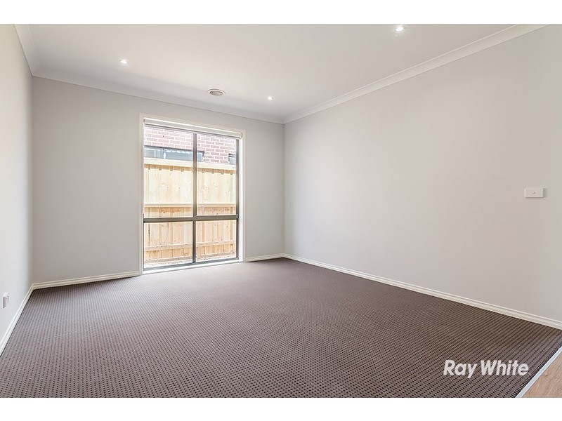 24 Saloon Circuit, Clyde North VIC 3978