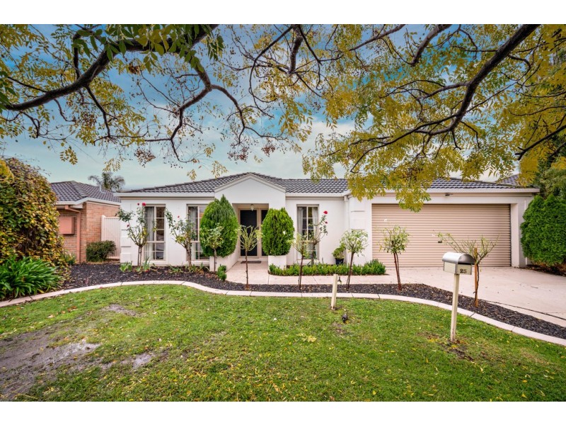 25 Howqua Place, Cranbourne VIC 3977