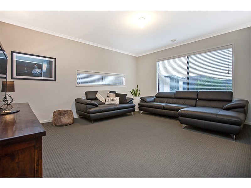 3 Clifford Drive, Pakenham VIC 3810