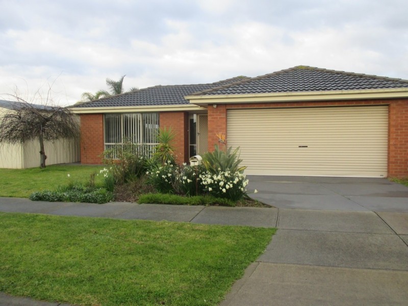 1 Chatham Close, Cranbourne VIC 3977